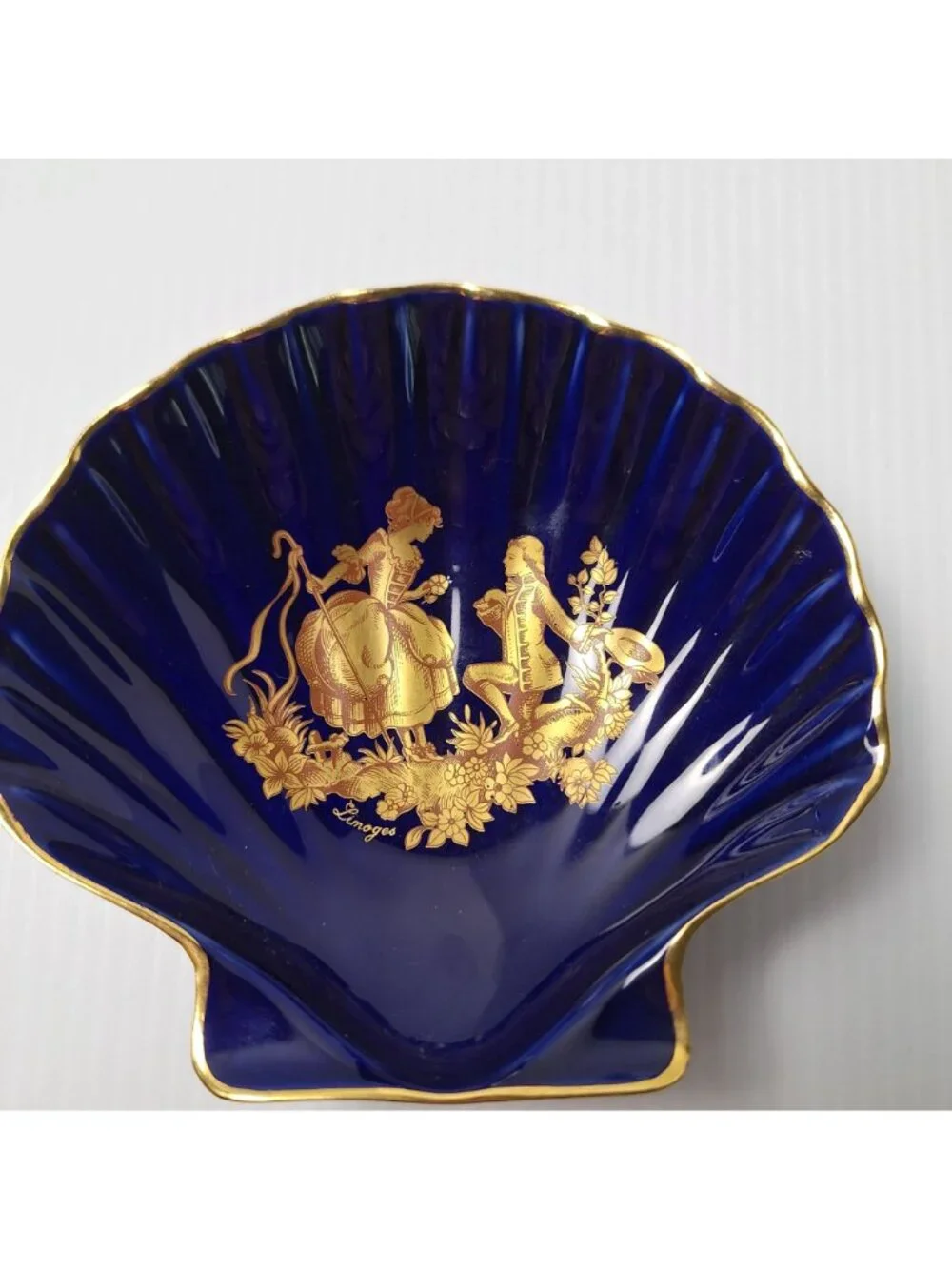 VINTAGE LIMOGES COBALT BLUE COURTING COUPLE GOLD SHELL SHAPE TRINKET TRAY DISH